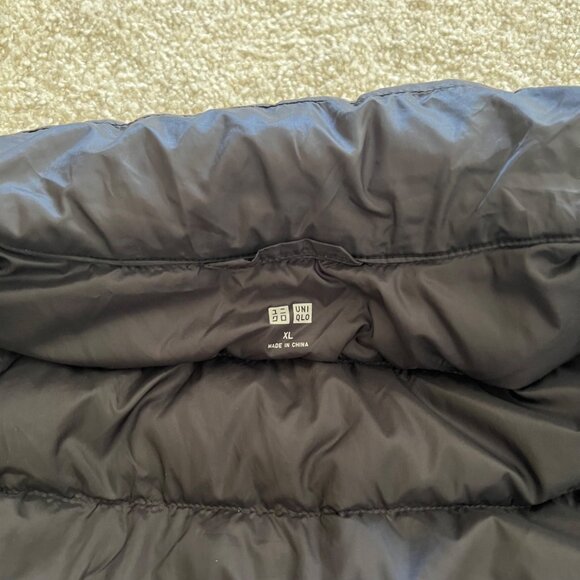Uniqlo Lightweight Minimalist Black Puffer Vest XL - Picture 6 of 10